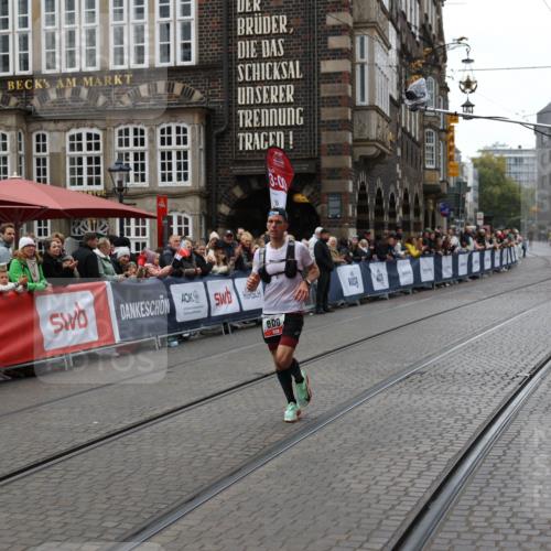 05.10.2025 - 20. swb-Marathon Bremen Yannick Fuchs http://msf.ph/oto/9274482 05.10.2025 12:29:01 Ziel 600, 717, 1113, 1948, 2159, 2292 meine-sportfotos.de