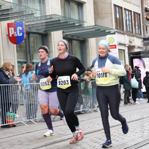 05.10.2025 - 20. swb-Marathon Bremen Strokosch-Dieckow http://msf.ph/oto/9274486 05.10.2025 11:12:35 Ziel 9203, 10041, 10186, 11118, 11170, 11252, 11494, 9203, 10041, 10186, 11118, 11170, 11252, 11494 meine-sportfotos.de