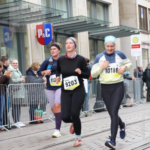 05.10.2025 - 20. swb-Marathon Bremen Strokosch-Dieckow http://msf.ph/oto/9274499 05.10.2025 11:12:35 Ziel 9203, 10041, 10186, 11118, 11170, 11252, 11494, 9203, 10041, 10186, 11118, 11170, 11252, 11494 meine-sportfotos.de