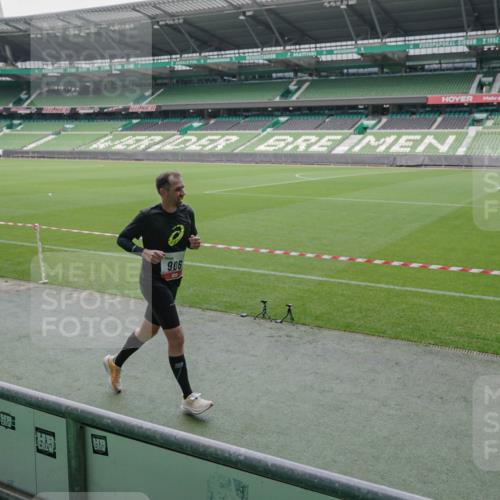 05.10.2025 - 20. swb-Marathon Bremen Michael Burmester http://msf.ph/oto/9274504 05.10.2025 12:50:17 Laufen im Stadion 217, 287, 424, 511, 679, 736, 845, 906, 939, 1025, 1033, 1044, 1359, 1388, 1707, 2381, 2721, 3228, 3259, 3291, 3353, 3885, 4006, 4318, 4366, 4367, 4438, 4870, 4938, 5118, 5184, 5389, 5418, 5564, 5873, 5894, 6214, 6216, 6281, 6681, 6717, 6805, 7493, 7647, 7826, 7963, 7987, 8401, 8536, 8873, 8907, 9118, 150, 187, 270, 1257, 1535, 1609, 1727, 1876, 1904, 2044, 2356, 3124, 3544, 3738, 3960, 6431, 6619, 6877, 8216 meine-sportfotos.de