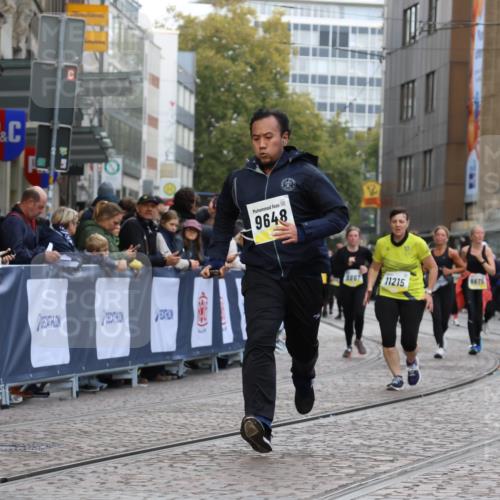 05.10.2025 - 20. swb-Marathon Bremen Strokosch-Dieckow http://msf.ph/oto/9274507 05.10.2025 11:11:49 Ziel 9648, 9680, 9784, 10540, 11088, 11563 meine-sportfotos.de