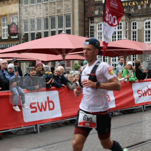 05.10.2025 - 20. swb-Marathon Bremen Yannick Fuchs http://msf.ph/oto/9274525 05.10.2025 12:29:03 Ziel 600, 717, 1113, 1948, 2292 meine-sportfotos.de