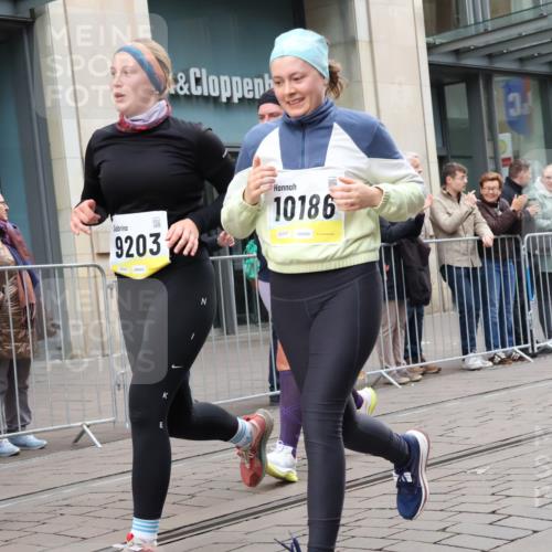 05.10.2025 - 20. swb-Marathon Bremen Strokosch-Dieckow http://msf.ph/oto/9274553 05.10.2025 11:12:36 Ziel 9203, 10041, 10186, 11118, 11170, 11252, 11494, 9203, 10041, 10186, 11118, 11170, 11252, 11494 meine-sportfotos.de