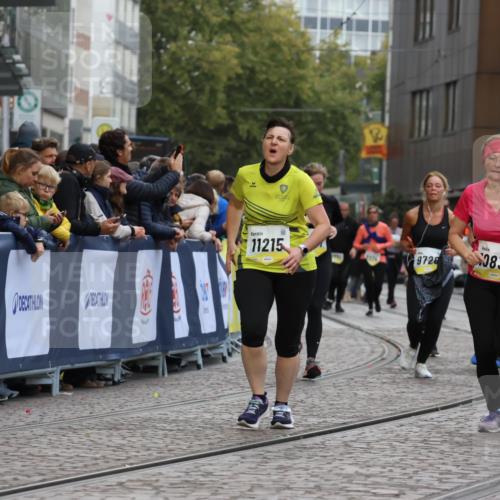 05.10.2025 - 20. swb-Marathon Bremen Strokosch-Dieckow http://msf.ph/oto/9274559 05.10.2025 11:11:52 Ziel 7007, 9420, 9648, 9784, 10540, 10815, 10839, 11088, 11215, 11563 meine-sportfotos.de