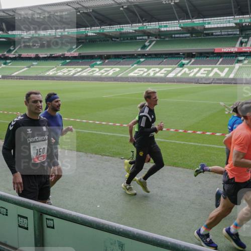 05.10.2025 - 20. swb-Marathon Bremen Michael Burmester http://msf.ph/oto/9274571 05.10.2025 12:50:23 Laufen im Stadion 122, 217, 287, 511, 679, 688, 736, 745, 845, 906, 939, 1025, 1033, 1044, 1166, 1359, 1388, 1707, 2381, 2721, 3228, 3259, 3291, 3353, 3885, 4006, 4318, 4366, 4367, 4870, 4938, 4962, 5118, 5184, 5389, 5418, 5564, 5873, 5894, 6214, 6216, 6281, 6681, 6717, 7493, 7826, 7963, 8401, 8536, 8873, 8907, 9118, 150, 187, 270, 424, 1535, 1609, 1876, 1904, 2044, 2356, 3544, 3738, 3960, 4438, 6431, 6805, 7647, 7987 meine-sportfotos.de