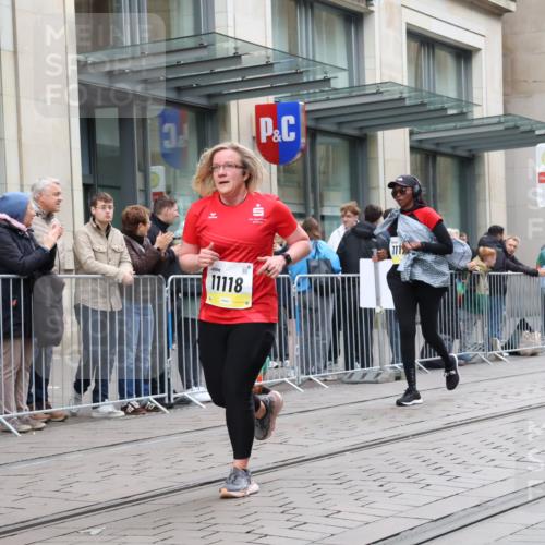 05.10.2025 - 20. swb-Marathon Bremen Strokosch-Dieckow http://msf.ph/oto/9274598 05.10.2025 11:12:39 Ziel 9203, 10041, 10186, 11118, 11170, 11252, 11494, 9203, 10041, 10186, 11118, 11170, 11252, 11494 meine-sportfotos.de