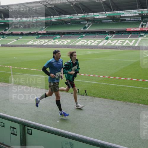 05.10.2025 - 20. swb-Marathon Bremen Michael Burmester http://msf.ph/oto/9274605 05.10.2025 12:50:26 Laufen im Stadion 122, 217, 287, 511, 679, 688, 736, 745, 845, 906, 939, 1025, 1033, 1044, 1166, 1359, 1388, 1450, 1707, 2381, 2721, 3228, 3259, 3291, 3353, 3885, 4006, 4318, 4366, 4367, 4870, 4938, 4962, 5118, 5184, 5389, 5418, 5564, 5873, 5894, 6214, 6216, 6252, 6281, 6681, 6717, 7493, 7826, 7963, 8401, 8536, 8873, 8907, 9118, 150, 187, 270, 424, 1609, 1876, 1904, 2356, 3544, 3738, 3960, 4438, 6431, 6805, 7647, 7987 meine-sportfotos.de