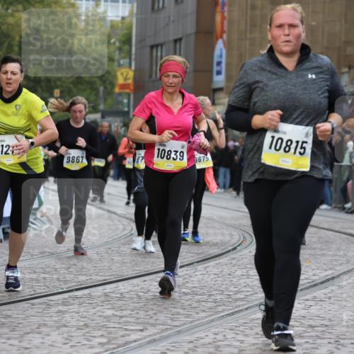 05.10.2025 - 20. swb-Marathon Bremen Strokosch-Dieckow http://msf.ph/oto/9274639 05.10.2025 11:11:53 Ziel 7007, 9420, 9648, 9784, 10815, 10839, 11215, 11563 meine-sportfotos.de