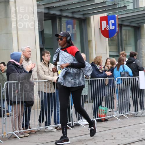 05.10.2025 - 20. swb-Marathon Bremen Strokosch-Dieckow http://msf.ph/oto/9274655 05.10.2025 11:12:40 Ziel 9203, 10041, 10186, 11118, 11170, 11252, 11494, 9203, 10041, 10186, 11118, 11170, 11252, 11494 meine-sportfotos.de