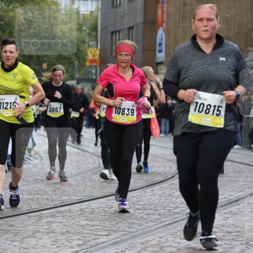 05.10.2025 - 20. swb-Marathon Bremen Strokosch-Dieckow http://msf.ph/oto/9274662 05.10.2025 11:11:53 Ziel 7007, 9420, 9648, 9784, 10815, 10839, 11215, 11563 meine-sportfotos.de