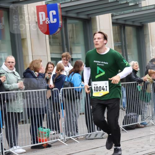 05.10.2025 - 20. swb-Marathon Bremen Strokosch-Dieckow http://msf.ph/oto/9274670 05.10.2025 11:12:42 Ziel 9203, 9891, 10041, 10186, 11118, 11170, 11252, 11332, 11494, 9203, 9891, 10041, 10186, 11118, 11170, 11252, 11332, 11494 meine-sportfotos.de