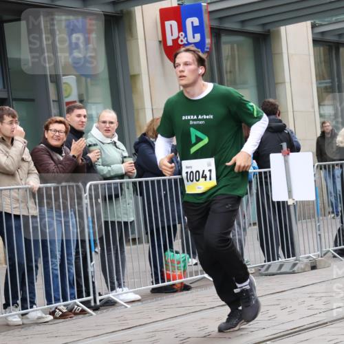 05.10.2025 - 20. swb-Marathon Bremen Strokosch-Dieckow http://msf.ph/oto/9274683 05.10.2025 11:12:42 Ziel 9203, 9891, 10041, 10186, 11118, 11170, 11252, 11332, 11494, 9203, 9891, 10041, 10186, 11118, 11170, 11252, 11332, 11494 meine-sportfotos.de