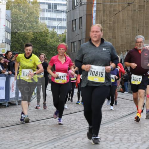 05.10.2025 - 20. swb-Marathon Bremen Strokosch-Dieckow http://msf.ph/oto/9274695 05.10.2025 11:11:54 Ziel 7007, 9420, 9648, 9784, 9867, 10815, 10839, 11215, 11563 meine-sportfotos.de