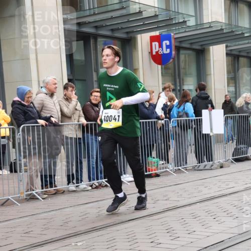 05.10.2025 - 20. swb-Marathon Bremen Strokosch-Dieckow http://msf.ph/oto/9274697 05.10.2025 11:12:42 Ziel 9203, 9891, 10041, 10186, 11118, 11170, 11252, 11332, 11494, 9203, 9891, 10041, 10186, 11118, 11170, 11252, 11332, 11494 meine-sportfotos.de