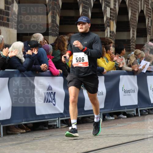 05.10.2025 - 20. swb-Marathon Bremen Strokosch-Dieckow http://msf.ph/oto/9274699 05.10.2025 13:03:49 Ziel 506, 1105, 3061, 3084 meine-sportfotos.de