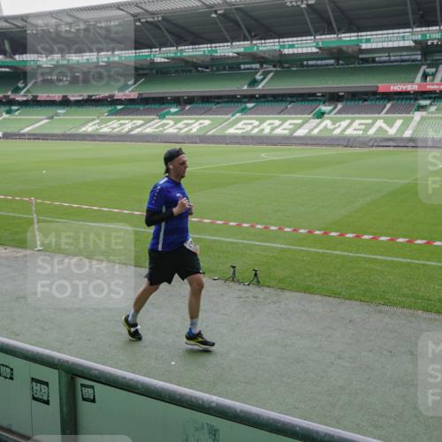 05.10.2025 - 20. swb-Marathon Bremen Michael Burmester http://msf.ph/oto/9274705 05.10.2025 12:50:36 Laufen im Stadion 122, 217, 511, 679, 688, 736, 745, 845, 906, 939, 1025, 1033, 1044, 1166, 1359, 1388, 1450, 1707, 2059, 2381, 2721, 3228, 3259, 3291, 3353, 4318, 4366, 4367, 4938, 4962, 5118, 5184, 5389, 5418, 5564, 5873, 6214, 6216, 6252, 6281, 6681, 6717, 7493, 7826, 7963, 8873, 8907, 8995, 217, 287, 424, 3885, 4006, 4438, 4870, 5894, 6805, 7647, 7987, 8401, 8536, 9118 meine-sportfotos.de