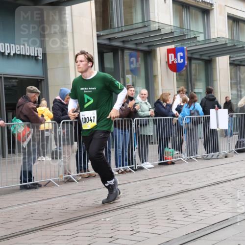 05.10.2025 - 20. swb-Marathon Bremen Strokosch-Dieckow http://msf.ph/oto/9274706 05.10.2025 11:12:43 Ziel 9203, 9891, 10041, 10186, 11118, 11170, 11252, 11332, 11494, 9203, 9891, 10041, 10186, 11118, 11170, 11252, 11332, 11494 meine-sportfotos.de