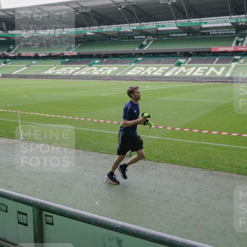 05.10.2025 - 20. swb-Marathon Bremen Michael Burmester http://msf.ph/oto/9274722 05.10.2025 12:50:40 Laufen im Stadion 122, 334, 511, 679, 688, 736, 745, 845, 906, 939, 1025, 1033, 1044, 1166, 1359, 1388, 1450, 1707, 2059, 2381, 2721, 3228, 3259, 3291, 3353, 3608, 4318, 4366, 4367, 4938, 4962, 5118, 5184, 5389, 5418, 5564, 5817, 5873, 6214, 6216, 6252, 6281, 6477, 6681, 6717, 7493, 7826, 7963, 8873, 8907, 8995, 217, 287, 3885, 4006, 4438, 4870, 5894, 6805, 8401, 8536, 9118 meine-sportfotos.de