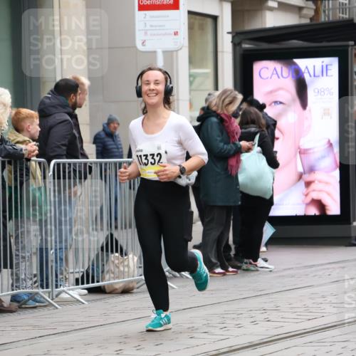 05.10.2025 - 20. swb-Marathon Bremen Strokosch-Dieckow http://msf.ph/oto/9274725 05.10.2025 11:12:56 Ziel 9891, 11170, 11332, 11494, 9891, 11170, 11332, 11494 meine-sportfotos.de
