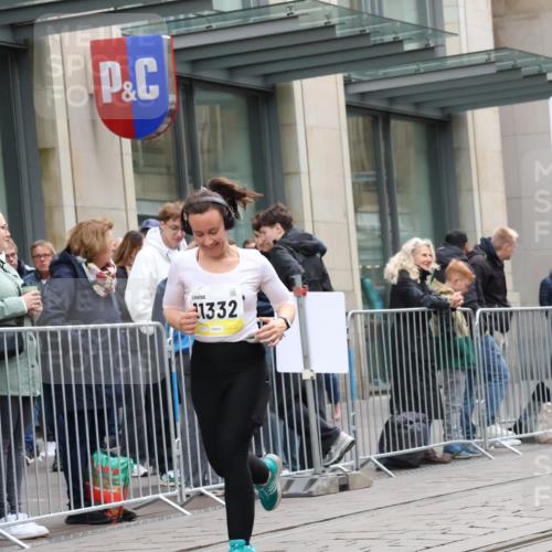 05.10.2025 - 20. swb-Marathon Bremen Strokosch-Dieckow http://msf.ph/oto/9274780 05.10.2025 11:12:58 Ziel 9891, 10273, 11117, 11170, 11332, 11367, 9891, 10273, 11117, 11170, 11332, 11367 meine-sportfotos.de