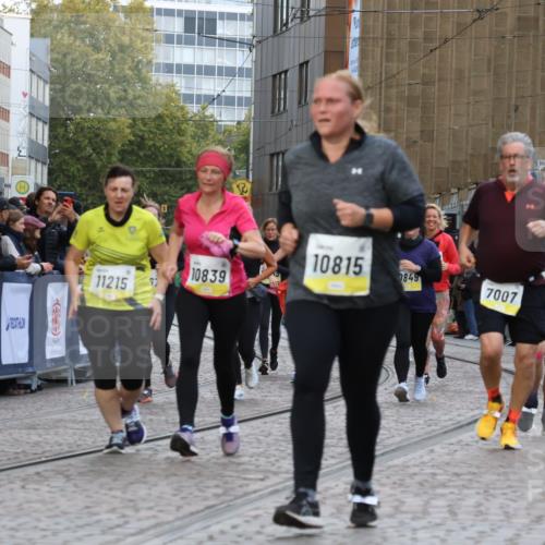 05.10.2025 - 20. swb-Marathon Bremen Strokosch-Dieckow http://msf.ph/oto/9274800 05.10.2025 11:11:54 Ziel 7007, 9420, 9648, 9784, 9867, 10815, 10839, 11215, 11563 meine-sportfotos.de