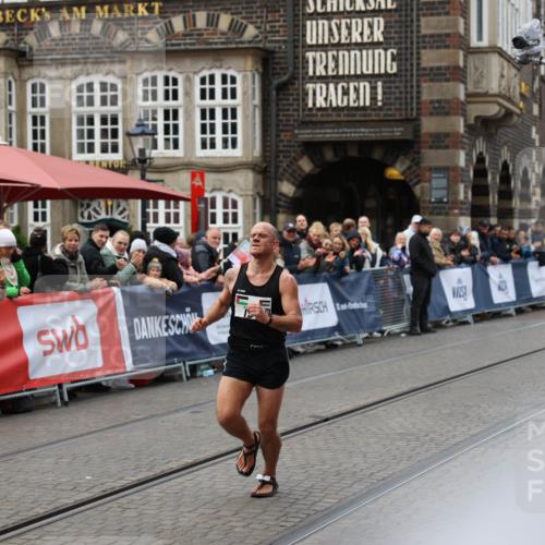 05.10.2025 - 20. swb-Marathon Bremen Yannick Fuchs http://msf.ph/oto/9274812 05.10.2025 12:31:17 Ziel 157 meine-sportfotos.de