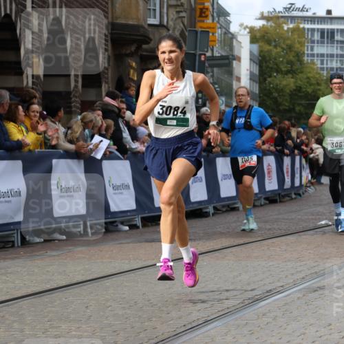 05.10.2025 - 20. swb-Marathon Bremen Strokosch-Dieckow http://msf.ph/oto/9274817 05.10.2025 13:03:53 Ziel 1105, 3061, 3084, 4215, 5786 meine-sportfotos.de