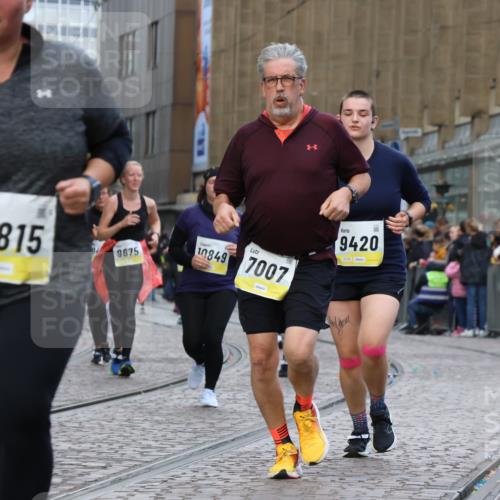 05.10.2025 - 20. swb-Marathon Bremen Strokosch-Dieckow http://msf.ph/oto/9274821 05.10.2025 11:11:56 Ziel 7007, 9420, 9726, 9867, 10815, 10839, 10849, 11215, 11563 meine-sportfotos.de
