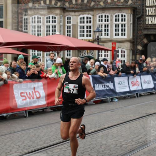 05.10.2025 - 20. swb-Marathon Bremen Yannick Fuchs http://msf.ph/oto/9274831 05.10.2025 12:31:18 Ziel 157 meine-sportfotos.de