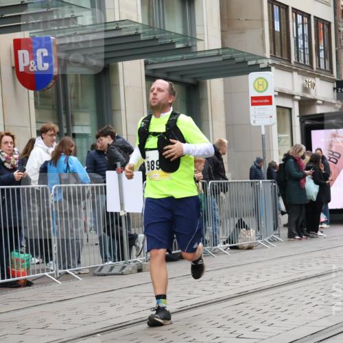 05.10.2025 - 20. swb-Marathon Bremen Strokosch-Dieckow http://msf.ph/oto/9274833 05.10.2025 11:13:00 Ziel 9891, 10273, 11117, 11332, 11367, 9891, 10273, 11117, 11332, 11367 meine-sportfotos.de