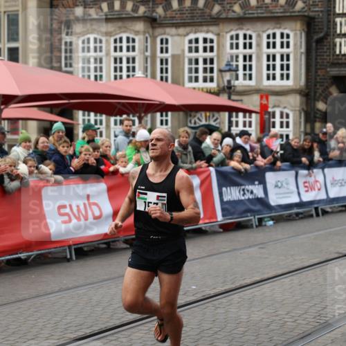 05.10.2025 - 20. swb-Marathon Bremen Yannick Fuchs http://msf.ph/oto/9274838 05.10.2025 12:31:18 Ziel 157 meine-sportfotos.de