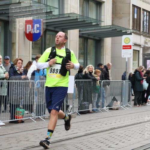 05.10.2025 - 20. swb-Marathon Bremen Strokosch-Dieckow http://msf.ph/oto/9274844 05.10.2025 11:13:00 Ziel 9891, 10273, 11117, 11332, 11367, 9891, 10273, 11117, 11332, 11367 meine-sportfotos.de