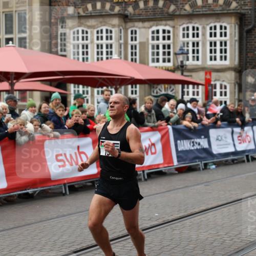 05.10.2025 - 20. swb-Marathon Bremen Yannick Fuchs http://msf.ph/oto/9274846 05.10.2025 12:31:18 Ziel 157 meine-sportfotos.de