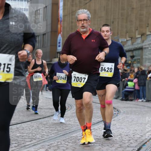 05.10.2025 - 20. swb-Marathon Bremen Strokosch-Dieckow http://msf.ph/oto/9274847 05.10.2025 11:11:56 Ziel 7007, 9420, 9726, 9867, 10815, 10839, 10849, 11215, 11563 meine-sportfotos.de