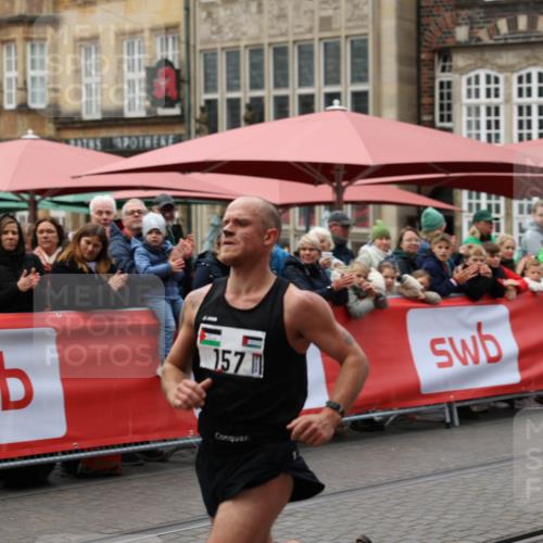05.10.2025 - 20. swb-Marathon Bremen Yannick Fuchs http://msf.ph/oto/9274855 05.10.2025 12:31:18 Ziel 157 meine-sportfotos.de