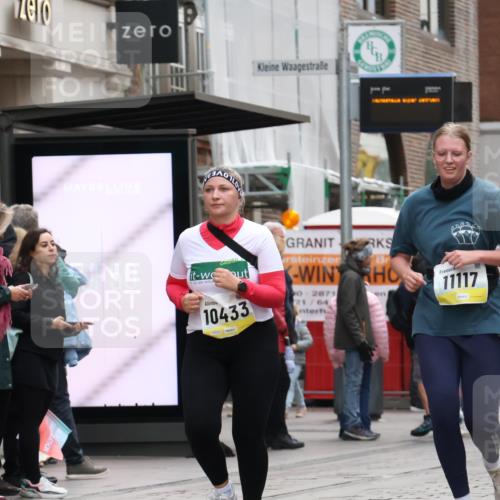 05.10.2025 - 20. swb-Marathon Bremen Strokosch-Dieckow http://msf.ph/oto/9274856 05.10.2025 11:13:03 Ziel 9891, 10273, 11117, 11332, 11367, 9891, 10273, 11117, 11332, 11367 meine-sportfotos.de