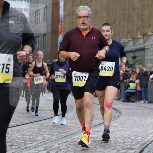 05.10.2025 - 20. swb-Marathon Bremen Strokosch-Dieckow http://msf.ph/oto/9274871 05.10.2025 11:11:56 Ziel 7007, 9420, 9726, 9867, 10815, 10839, 10849, 11215, 11563 meine-sportfotos.de