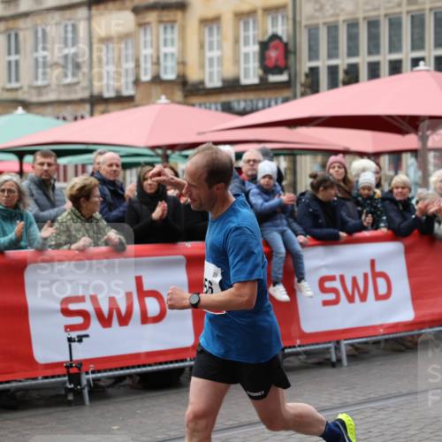 05.10.2025 - 20. swb-Marathon Bremen Yannick Fuchs http://msf.ph/oto/9274883 05.10.2025 12:31:49 Ziel 956 meine-sportfotos.de