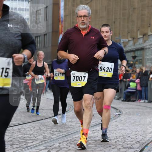 05.10.2025 - 20. swb-Marathon Bremen Strokosch-Dieckow http://msf.ph/oto/9274897 05.10.2025 11:11:56 Ziel 7007, 9420, 9726, 9867, 10815, 10839, 10849, 11215, 11563 meine-sportfotos.de