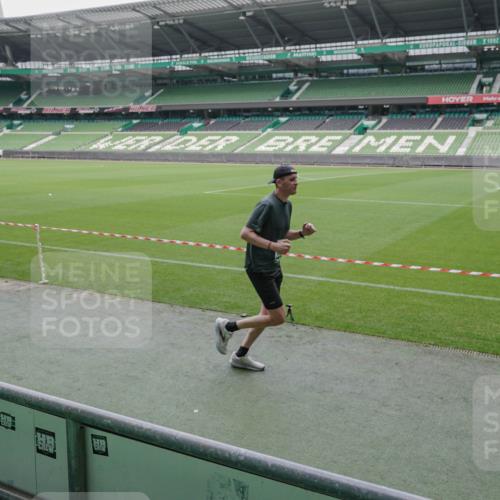 05.10.2025 - 20. swb-Marathon Bremen Michael Burmester http://msf.ph/oto/9274936 05.10.2025 12:50:58 Laufen im Stadion 122, 334, 503, 601, 688, 736, 745, 906, 1025, 1033, 1037, 1044, 1166, 1359, 1450, 1499, 1689, 1909, 2059, 2381, 2493, 3228, 3267, 3291, 3419, 3608, 3661, 4032, 4104, 4366, 4654, 4962, 5184, 5389, 5418, 5551, 5564, 5817, 5838, 5873, 6066, 6210, 6252, 6401, 6477, 6681, 6717, 7493, 8083, 8995, 511, 679, 845, 906, 939, 1388, 1707, 2721, 3259, 3353, 4318, 4367, 4938, 5118, 5389, 5873, 6214, 6216, 6281, 7826, 7963, 8873, 8907 meine-sportfotos.de