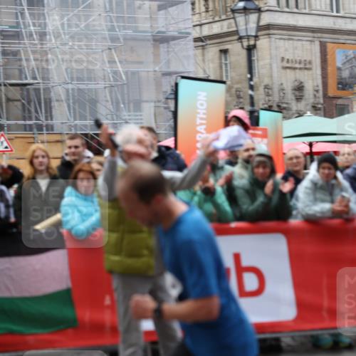 05.10.2025 - 20. swb-Marathon Bremen Yannick Fuchs http://msf.ph/oto/9274940 05.10.2025 12:31:50 Ziel 956 meine-sportfotos.de