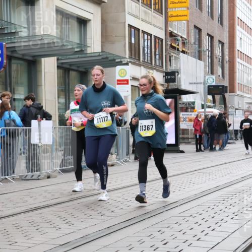 05.10.2025 - 20. swb-Marathon Bremen Strokosch-Dieckow http://msf.ph/oto/9274943 05.10.2025 11:13:06 Ziel 9891, 10273, 10433, 11117, 11332, 11367, 9891, 10273, 10433, 11117, 11332, 11367 meine-sportfotos.de