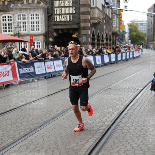 05.10.2025 - 20. swb-Marathon Bremen Yannick Fuchs http://msf.ph/oto/9274976 05.10.2025 12:32:39 Ziel 309 meine-sportfotos.de