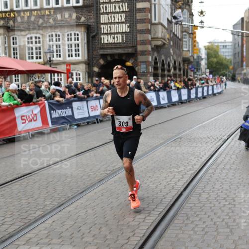 05.10.2025 - 20. swb-Marathon Bremen Yannick Fuchs http://msf.ph/oto/9274997 05.10.2025 12:32:40 Ziel 309 meine-sportfotos.de