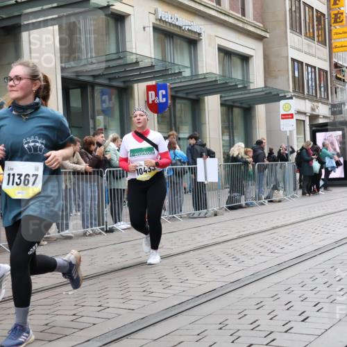 05.10.2025 - 20. swb-Marathon Bremen Strokosch-Dieckow http://msf.ph/oto/9274998 05.10.2025 11:13:08 Ziel 10273, 10433, 11117, 11367, 10273, 10433, 11117, 11367 meine-sportfotos.de