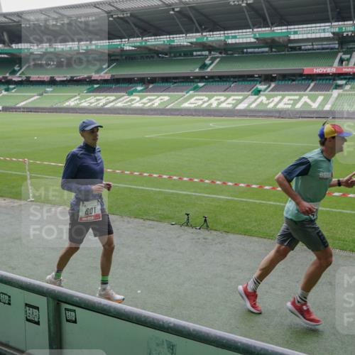 05.10.2025 - 20. swb-Marathon Bremen Michael Burmester http://msf.ph/oto/9275001 05.10.2025 12:51:02 Laufen im Stadion 122, 334, 503, 601, 688, 736, 745, 1025, 1033, 1037, 1044, 1166, 1359, 1450, 1499, 1577, 1689, 1701, 1909, 2059, 2381, 2493, 3267, 3291, 3419, 3608, 3661, 4032, 4104, 4366, 4654, 4962, 5184, 5418, 5551, 5817, 5838, 6066, 6210, 6252, 6401, 6477, 6681, 6775, 7493, 7723, 8083, 8995, 679, 845, 906, 939, 1388, 1707, 2721, 3228, 3259, 3353, 4318, 4367, 4938, 5118, 5389, 5564, 5873, 6216, 6281, 6717, 7826, 7963, 8907 meine-sportfotos.de