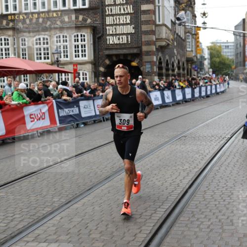 05.10.2025 - 20. swb-Marathon Bremen Yannick Fuchs http://msf.ph/oto/9275005 05.10.2025 12:32:40 Ziel 309 meine-sportfotos.de