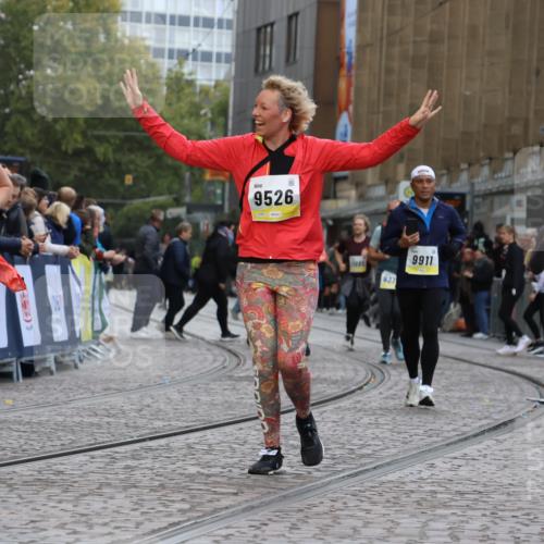 05.10.2025 - 20. swb-Marathon Bremen Strokosch-Dieckow http://msf.ph/oto/9275010 05.10.2025 11:12:02 Ziel 9420, 9526, 9675, 9726, 9867, 10463, 10499, 10815, 10849 meine-sportfotos.de