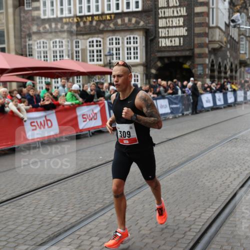 05.10.2025 - 20. swb-Marathon Bremen Yannick Fuchs http://msf.ph/oto/9275025 05.10.2025 12:32:40 Ziel 309 meine-sportfotos.de