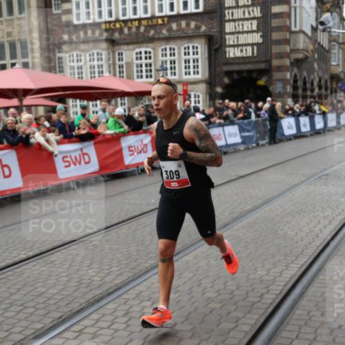 05.10.2025 - 20. swb-Marathon Bremen Yannick Fuchs http://msf.ph/oto/9275031 05.10.2025 12:32:40 Ziel 309 meine-sportfotos.de